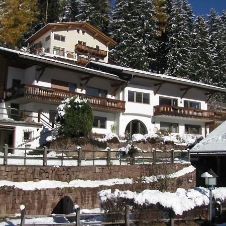 Holiday Apartments Costanzi Ортизеи Экстерьер фото
